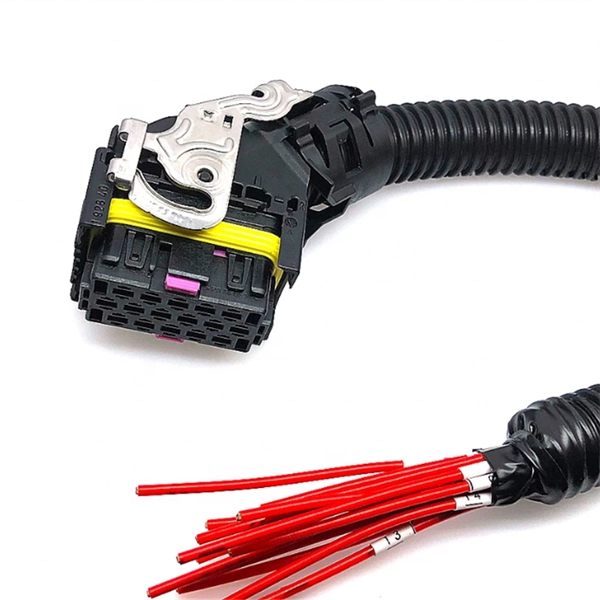 Fiber optic cable splice interrupted in the middle