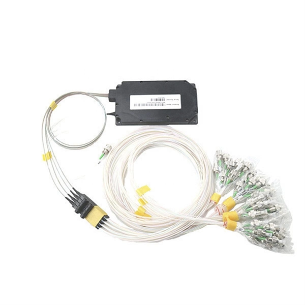 What components are inside a photovoltaic combiner box