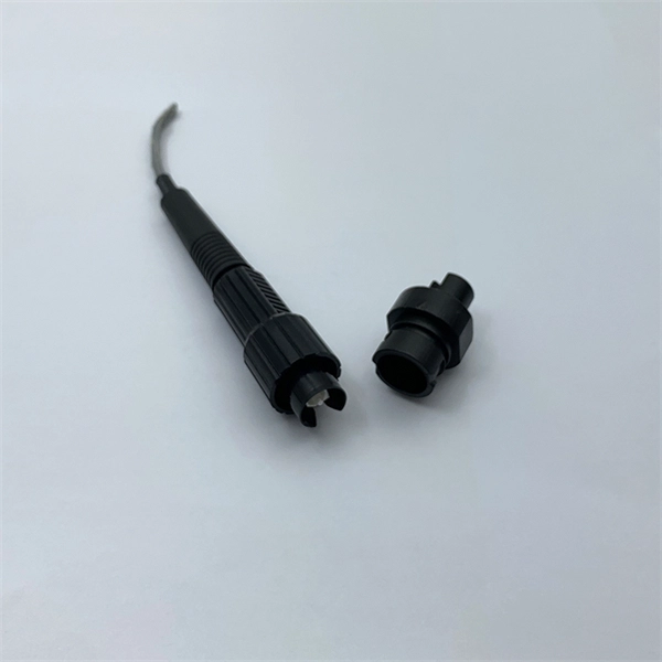 Fiber optic cable splicing in fiber optic distribution cabinet