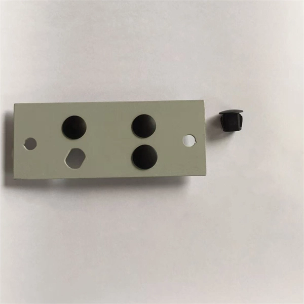 Dust and rain protection measures for distribution boxes