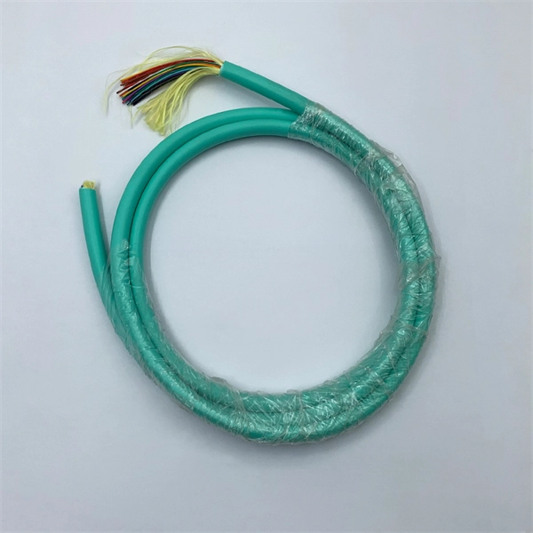 How many centimeters should the spliced ​​optical cable be pulled out 