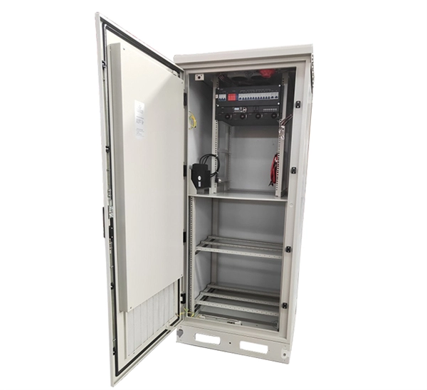 Does the welding machine use a three-level electrical distribution box 