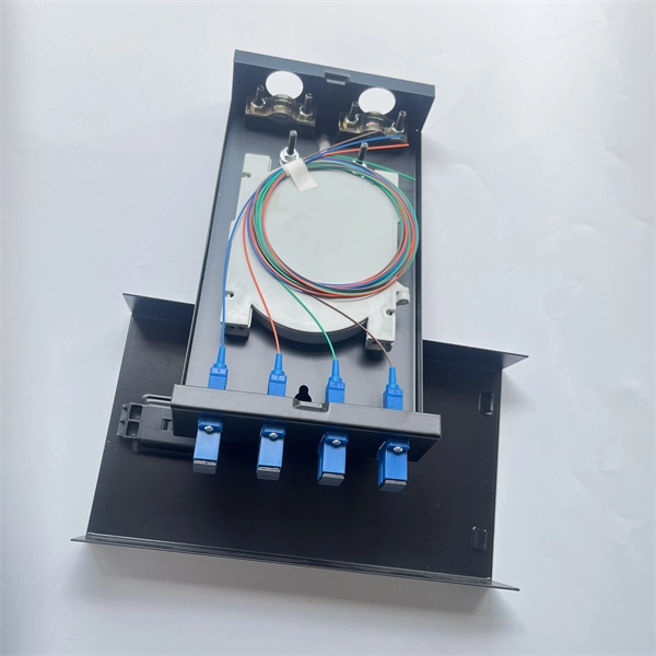 Household electrical distribution box and wiring harness